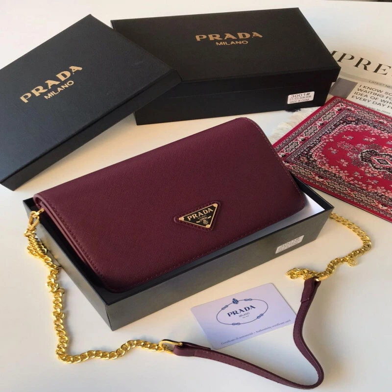 Prada First-Grade Replica Bag | Luxury Look with Accessoriesشنطة برادا PRADA درجة أولى طبق الأصل | حقيبة فاخرة مع ملحقات