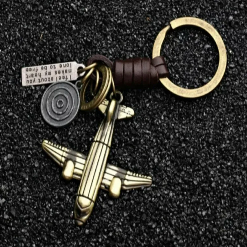 Brass airplane keychain with stylish lightweight designسلسلة مفاتيح طائرة نحاسية بتصميم أنيق وخفيف الوزن