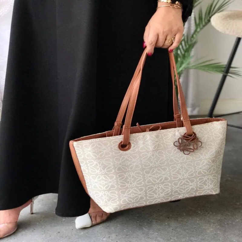 Loewe Women’s Handbag Premium Replica | High Quality with Accessoriesشنطة نسائية لويفي LOEWE طبق الأصل درجة أولى | جودة عالية مع ملحقات