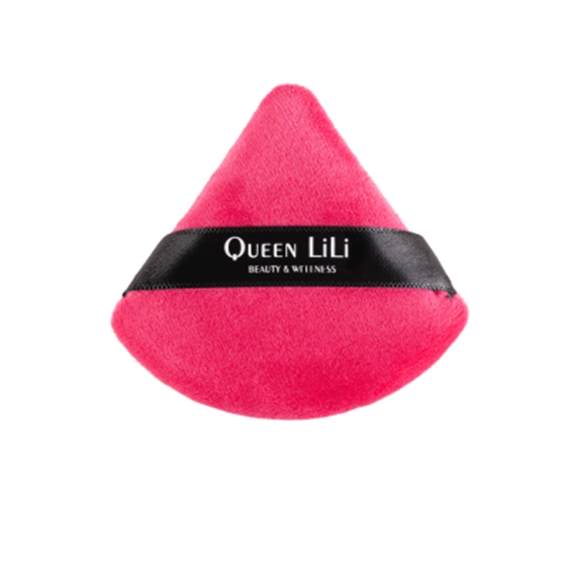 Queen Li Li triangle makeup sponge for flawless blendingإسفنجة مكياج مثلثة من كوين لي لي لدمج المكياج باحترافية